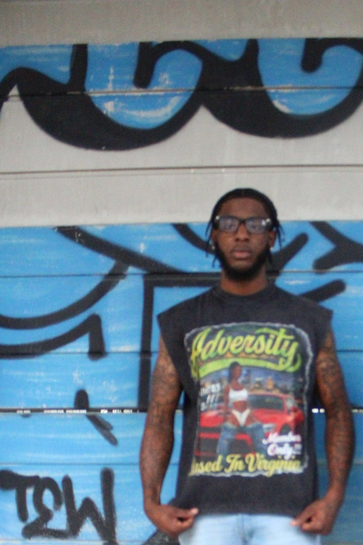 ADVESRSITY SLEEVELESS SUMMER CHARGER TEE
